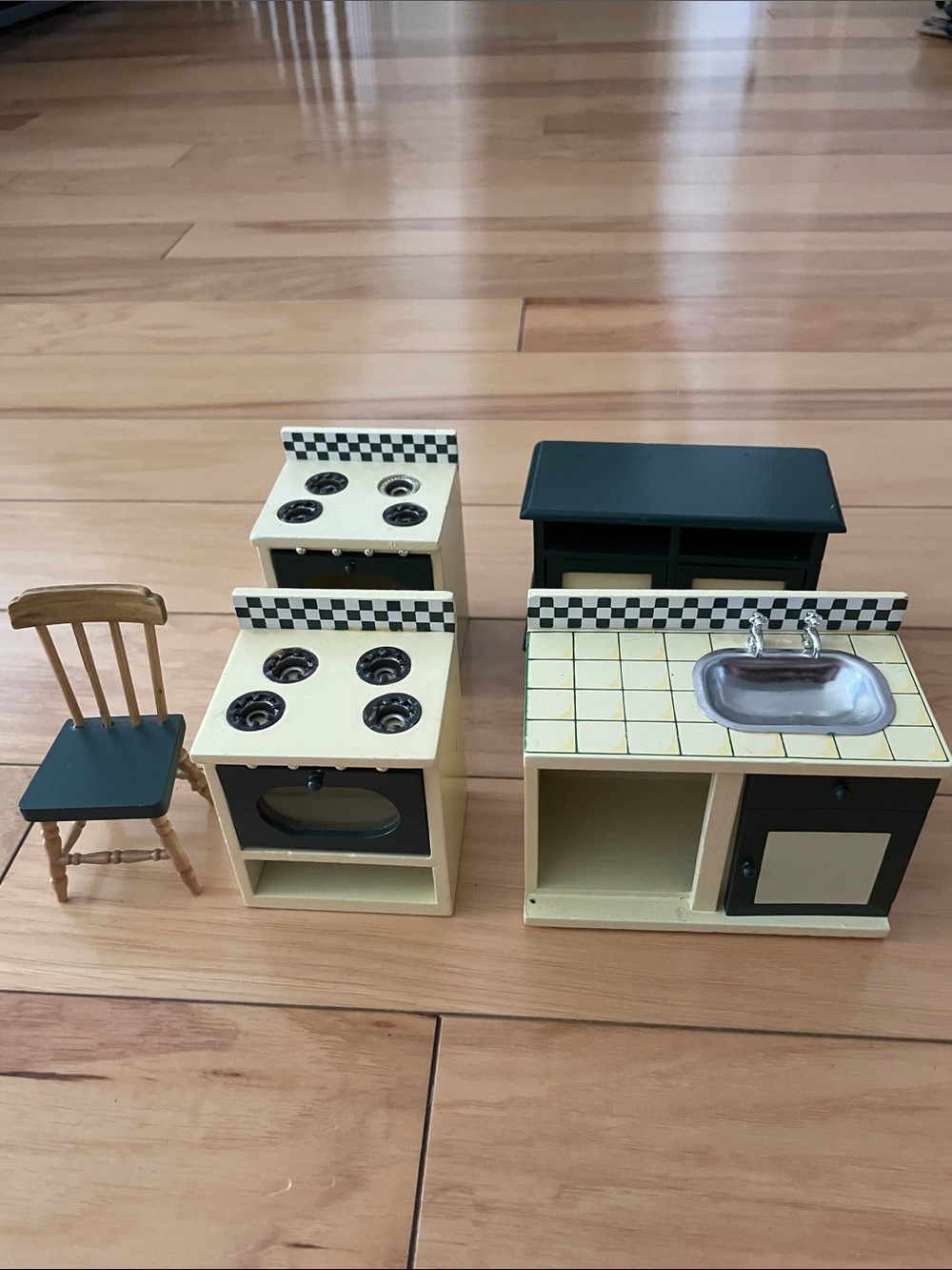 Vintage Melissa and Doug kitchen